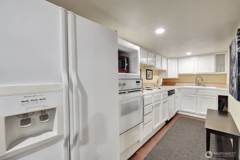 Property photo for 9266 44th Avenue SW, Seattle photo 24