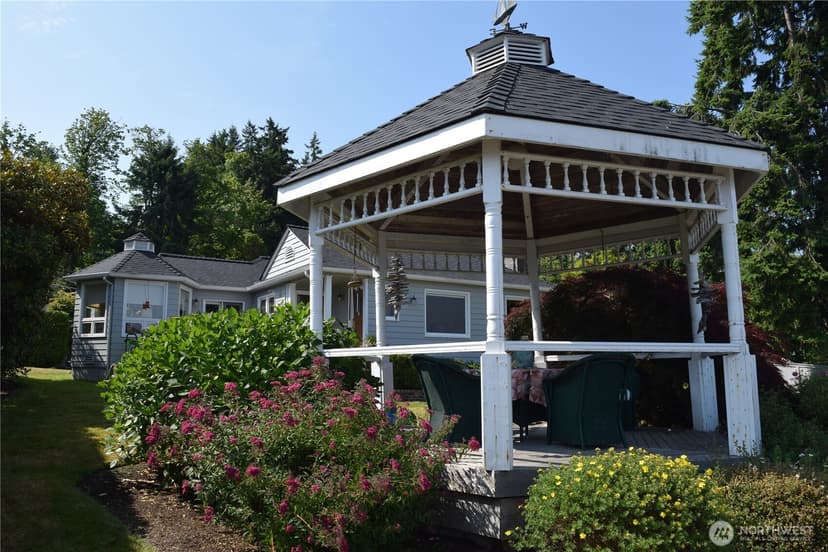 Property photo for 3538 Beach Drive E, Port Orchard photo 18