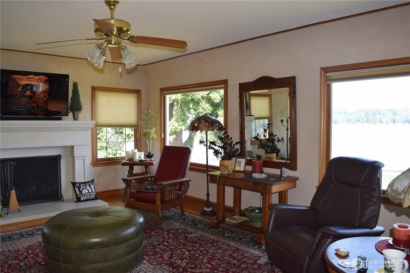 Property photo for 3538 Beach Drive E, Port Orchard photo 8