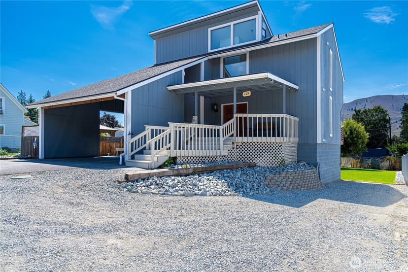 Property photo for 228 E Gibson Avenue, Chelan photo 2
