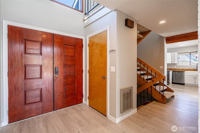 Property photo for 228 E Gibson Avenue, Chelan photo 4
