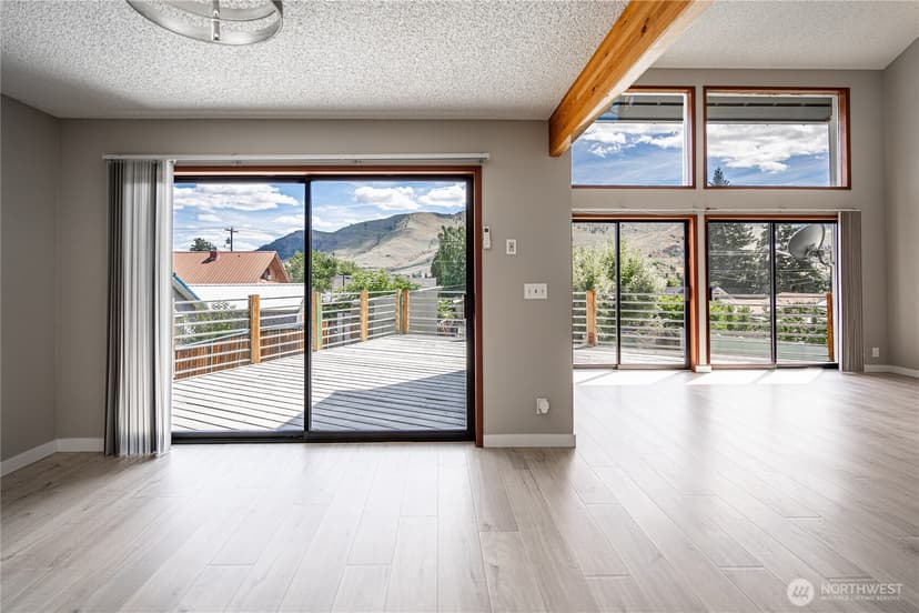 Property photo for 228 E Gibson Avenue, Chelan photo 9