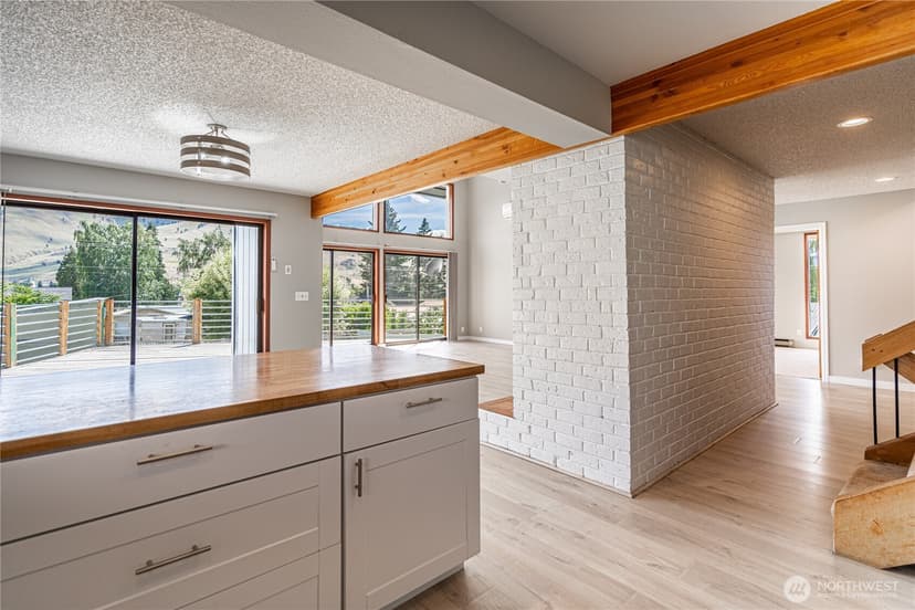 Property photo for 228 E Gibson Avenue, Chelan photo 12