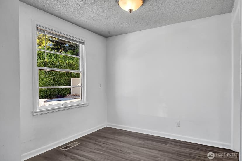 Property photo for 13040 7th Avenue S, Burien photo 11