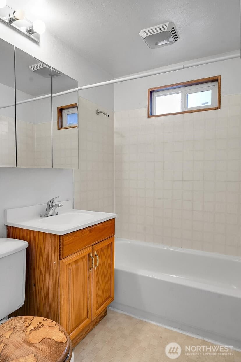 Property photo for 13040 7th Avenue S, Burien photo 10