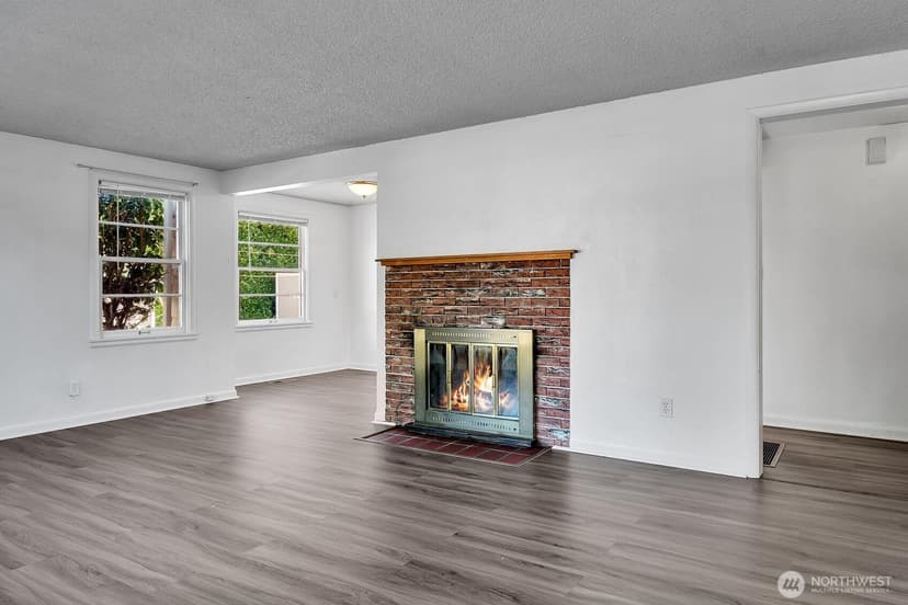 Property photo for 13040 7th Avenue S, Burien photo 2