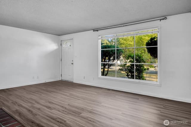 Property photo for 13040 7th Avenue S, Burien photo 3