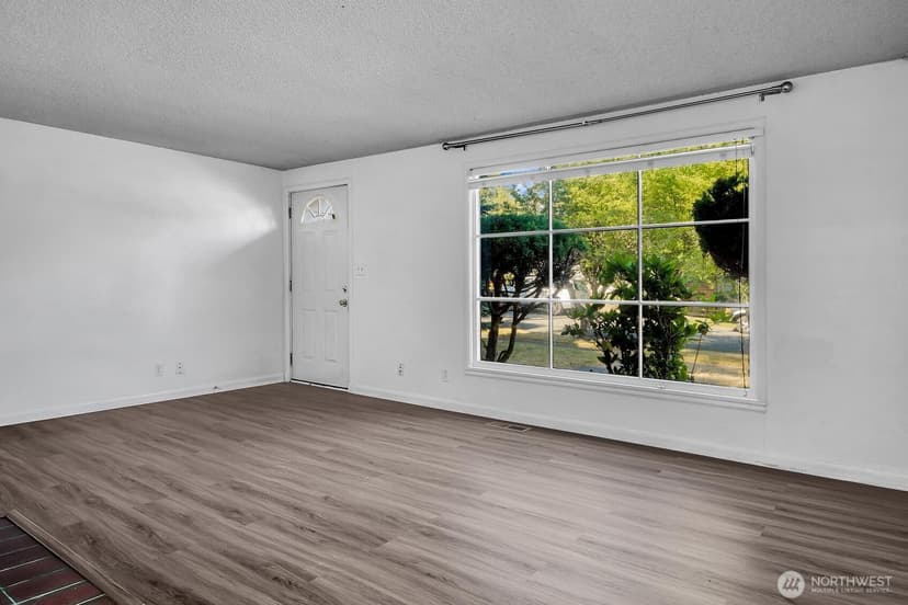 Property photo for 13040 7th Avenue S, Burien photo 3