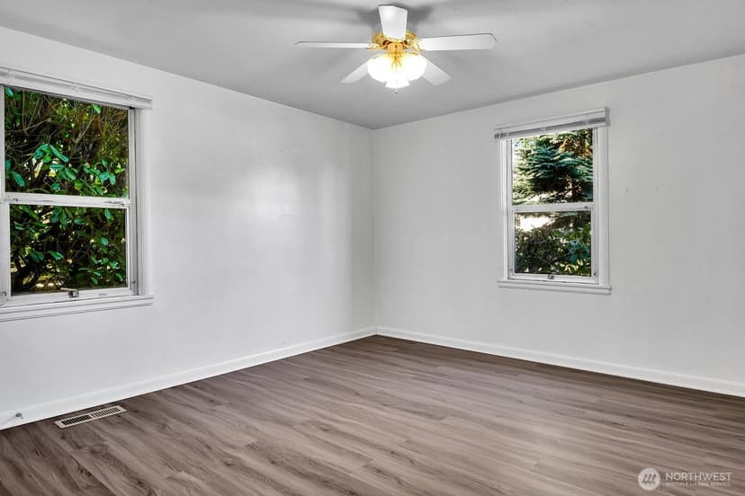 Property photo for 13040 7th Avenue S, Burien photo 5