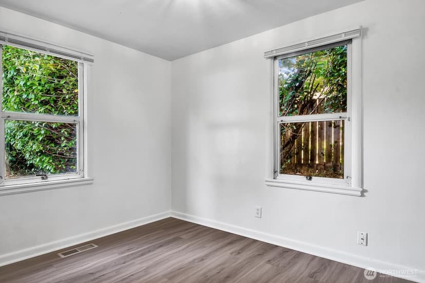 Property photo for 13040 7th Avenue S, Burien photo 9