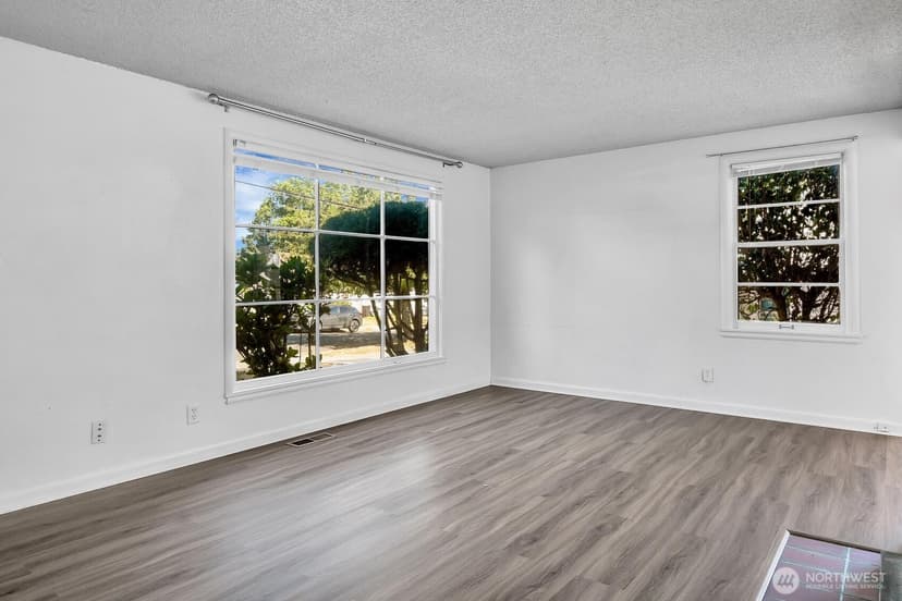 Property photo for 13040 7th Avenue S, Burien photo 4