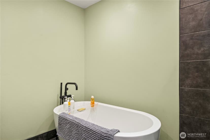 Property photo for 6702 77th Street W, Lakewood photo 24