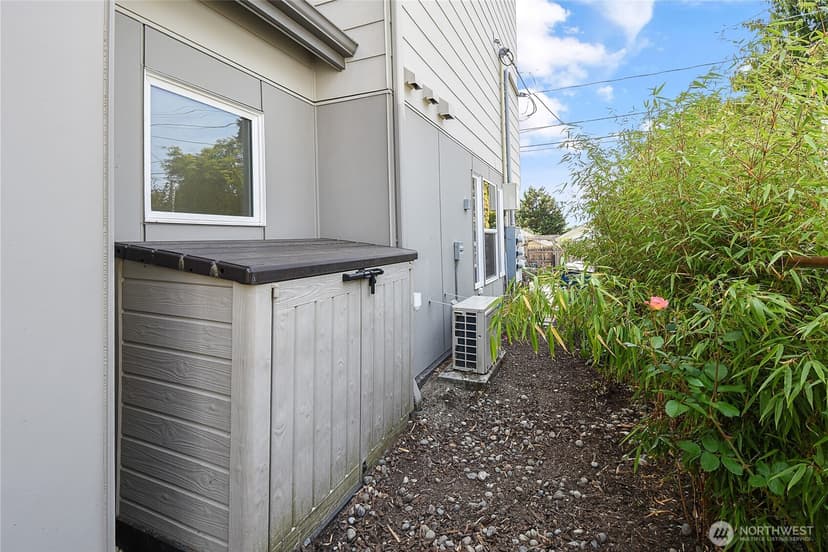 Property photo for 5945 41st Avenue SW #A, Seattle photo 23