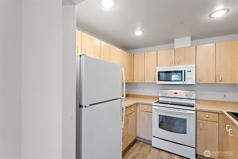 Property photo for 14007 NE 181st Street #A-102, Woodinville photo 8