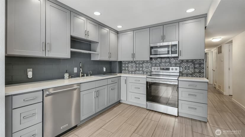 Property photo for 11021 Glen Acres Drive S #B, Seattle photo 3