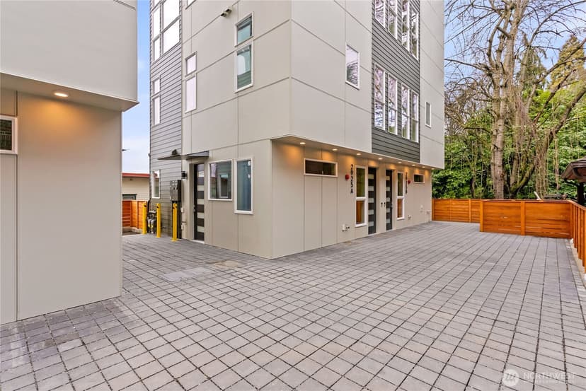 Property photo for 2925 Franklin Avenue E #A, Seattle photo 3