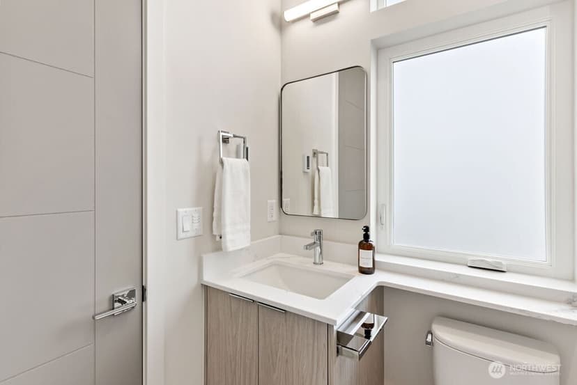 Property photo for 2925 Franklin Avenue E #A, Seattle photo 18
