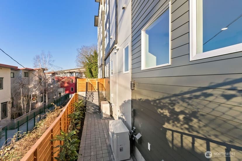 Property photo for 2925 Franklin Avenue E #A, Seattle photo 32
