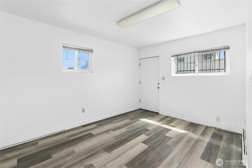 Property photo for 525 Central Avenue N, Kent photo 8