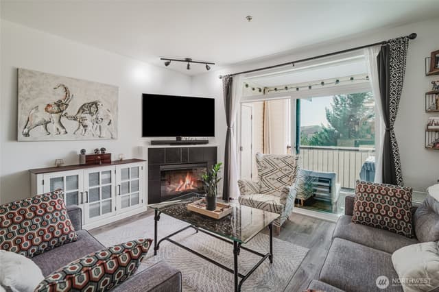 Property photo for 18527 101st Avenue Ct E #313, Puyallup photo 4