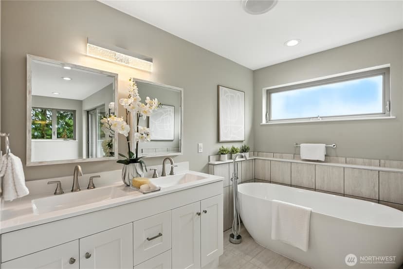 Property photo for 8221 S 121st Street, Seattle photo 17