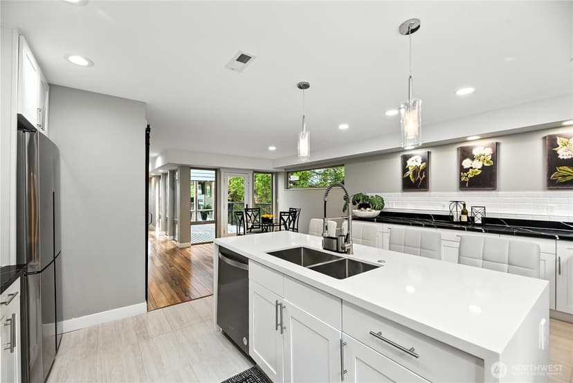 Property photo for 8221 S 121st Street, Seattle photo 5