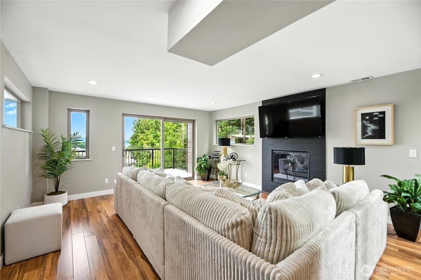 Property photo for 8221 S 121st Street, Seattle photo 11