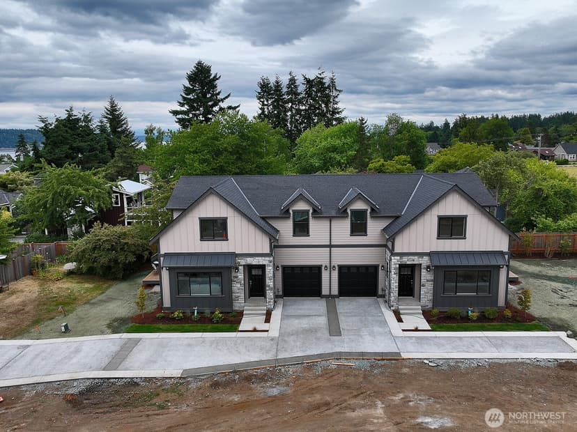 Property photo for 683 3rd Street #1(A), Langley photo 4