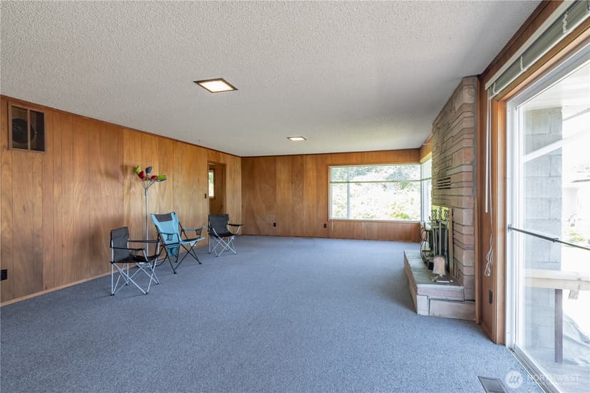 Property photo for 4745 Saratoga Road, Langley photo 12