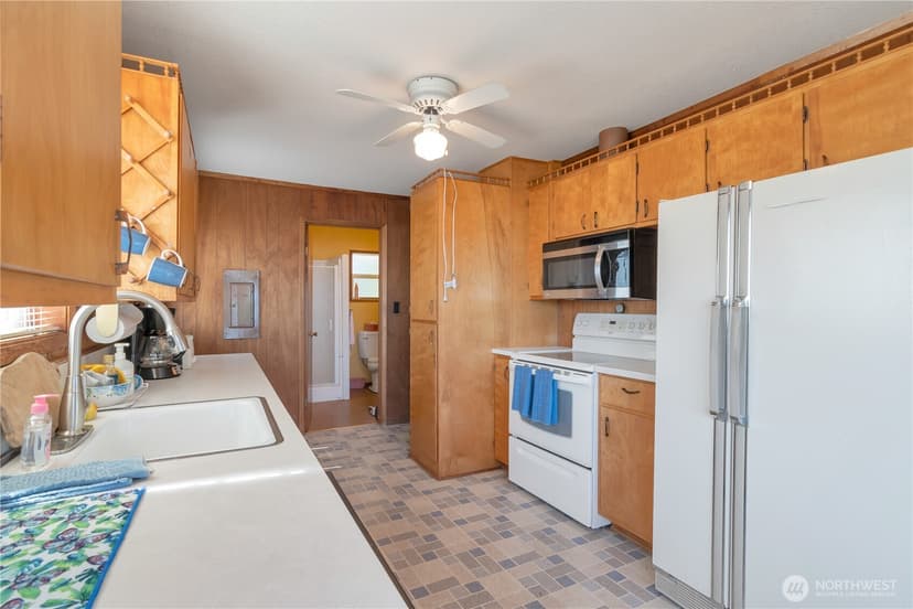 Property photo for 4745 Saratoga Road, Langley photo 10
