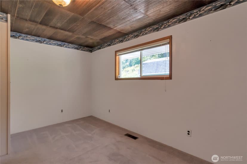 Property photo for 4745 Saratoga Road, Langley photo 16