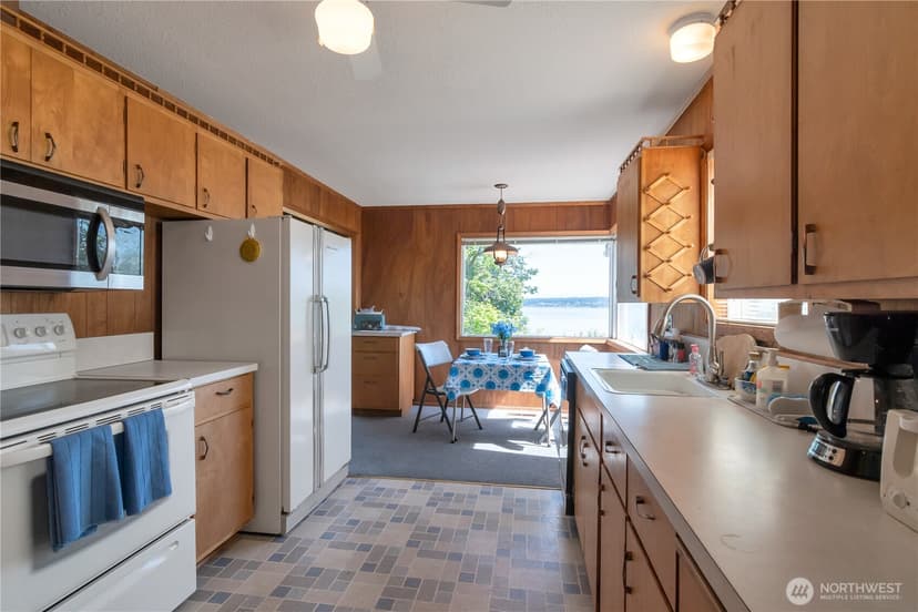 Property photo for 4745 Saratoga Road, Langley photo 9