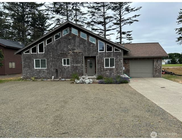 Property photo for 433 Dolphin Avenue NE, Ocean Shores photo 2