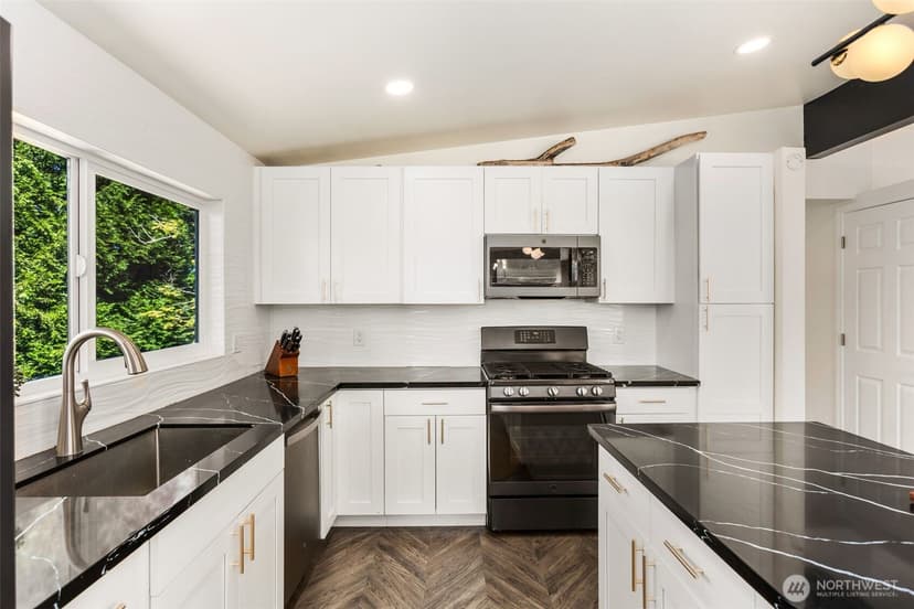 Property photo for 422 S 168th Street, Burien photo 17