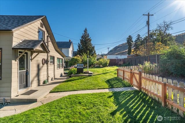 Property photo for 2213 W Woodin Avenue, Chelan photo 5
