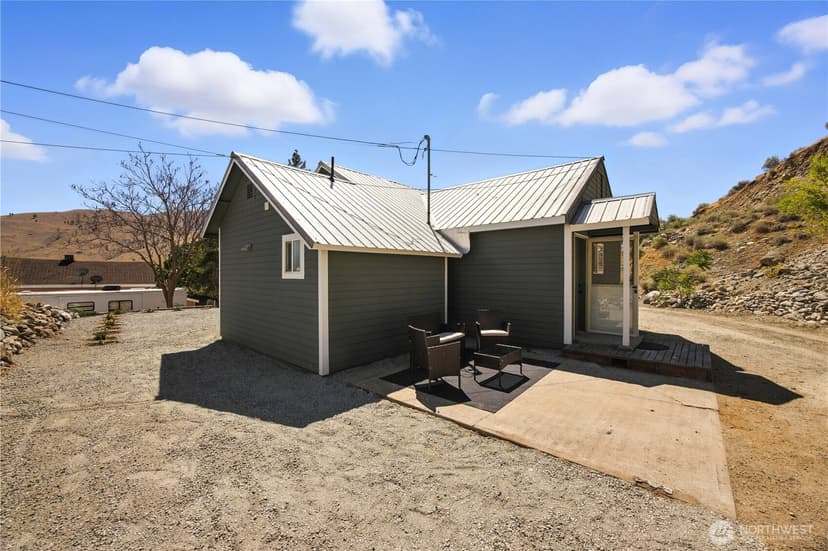 Property photo for 325 E Highland Avenue, Chelan photo 7