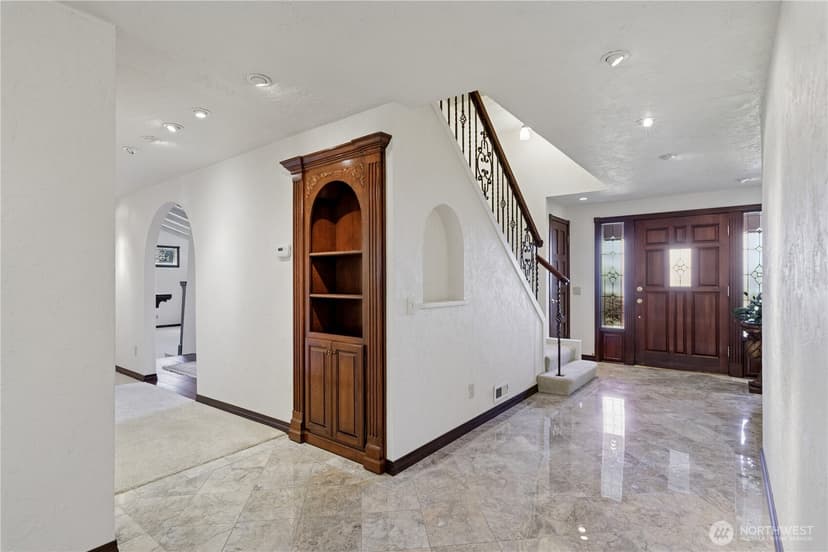 Property photo for 18306 Ridgefield Road NW, Shoreline photo 5