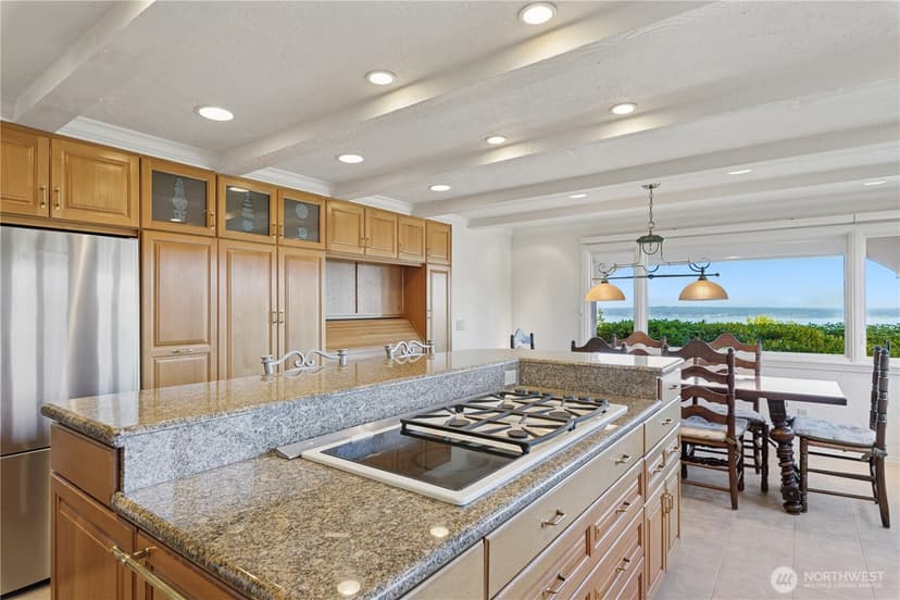 Property photo for 18306 Ridgefield Road NW, Shoreline photo 12