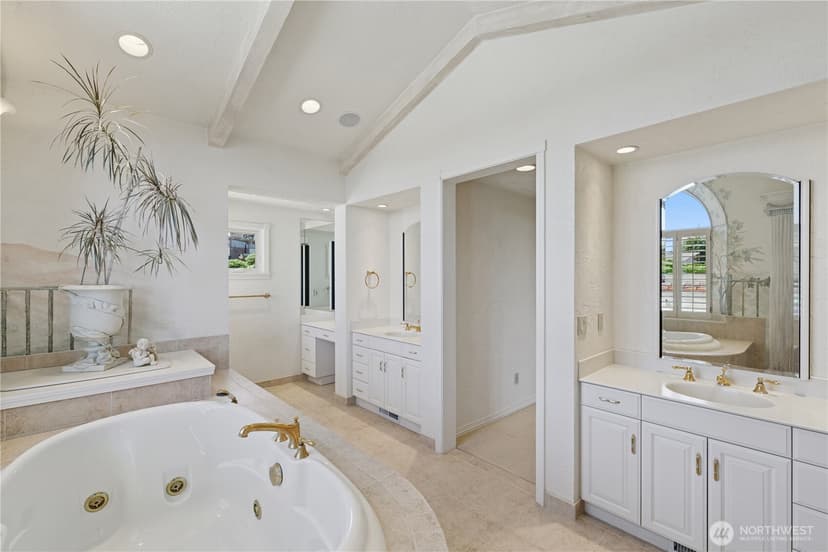 Property photo for 18306 Ridgefield Road NW, Shoreline photo 21