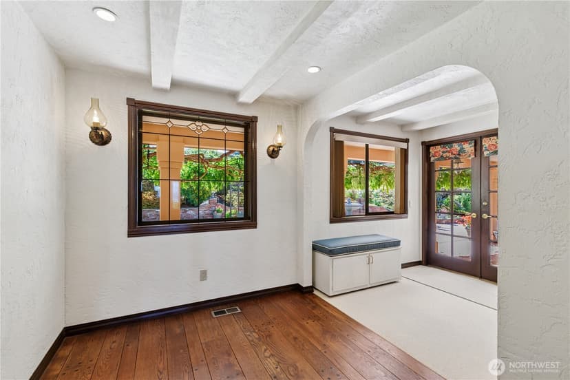 Property photo for 18306 Ridgefield Road NW, Shoreline photo 13