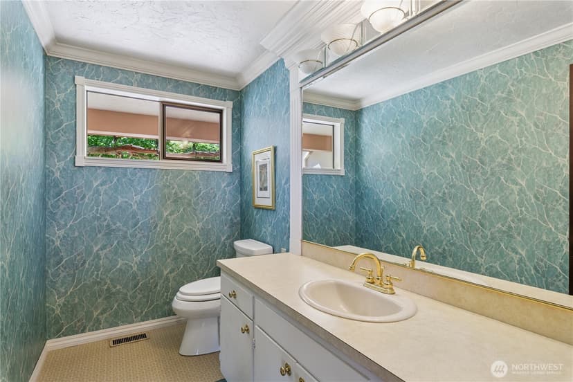 Property photo for 18306 Ridgefield Road NW, Shoreline photo 33