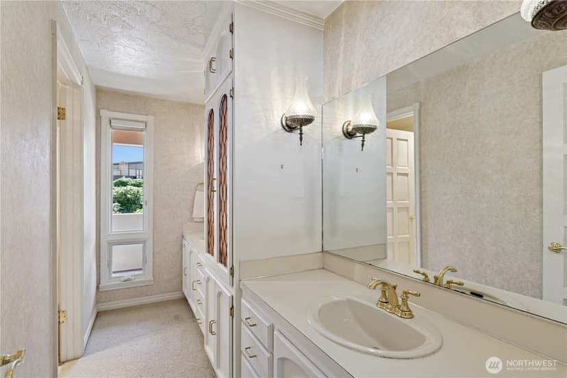Property photo for 18306 Ridgefield Road NW, Shoreline photo 31