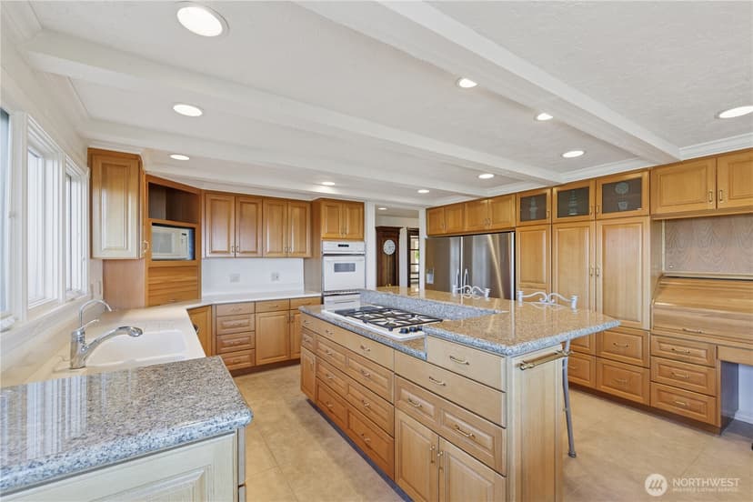 Property photo for 18306 Ridgefield Road NW, Shoreline photo 11