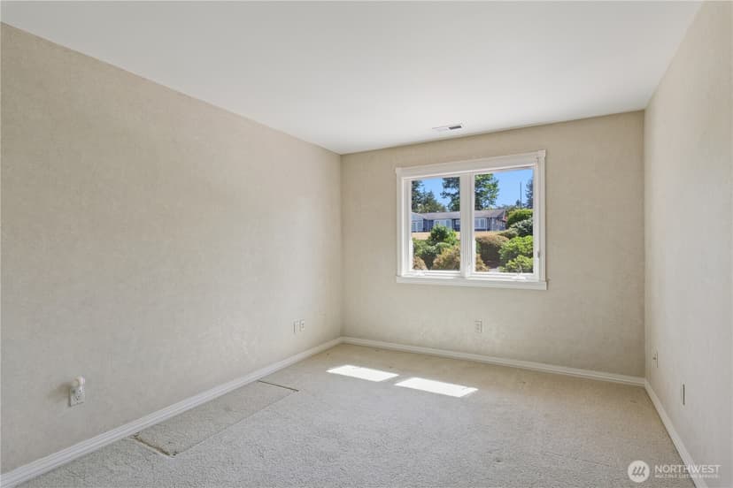 Property photo for 18306 Ridgefield Road NW, Shoreline photo 29
