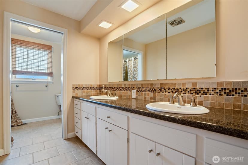 Property photo for 20215 24th Avenue NW, Shoreline photo 28