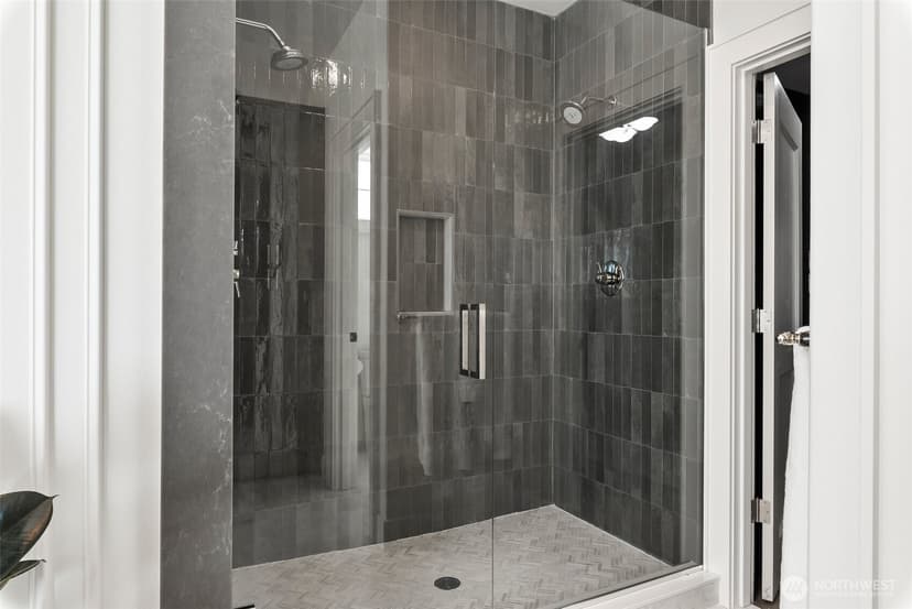 Property photo for 1321 S Sunset Drive, Tacoma photo 26
