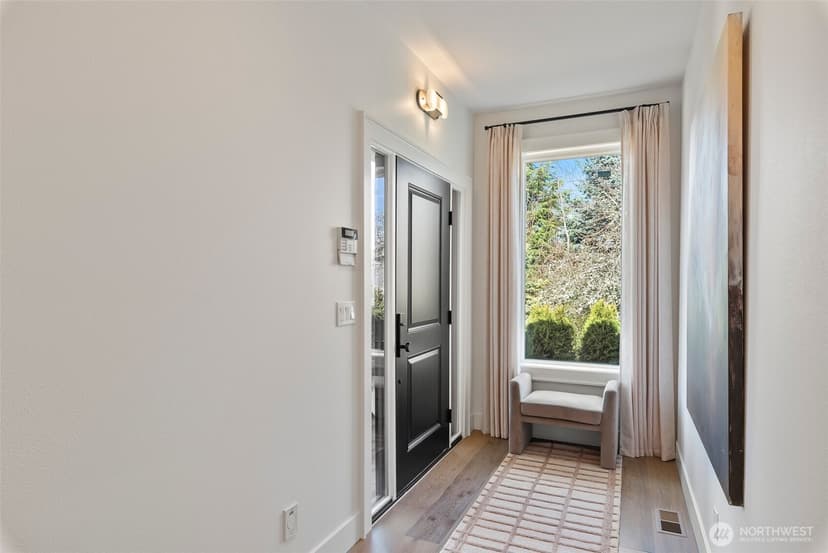 Property photo for 1321 S Sunset Drive, Tacoma photo 5