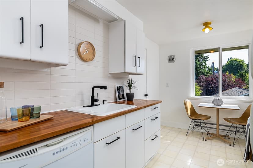 Property photo for 4818 Terrace Drive NE, Seattle