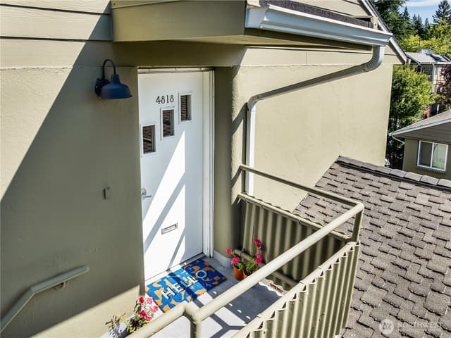 Property photo for 4818 Terrace Drive NE, Seattle photo 3