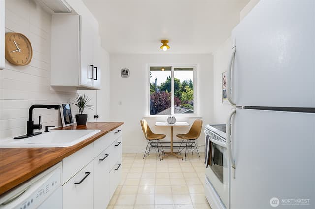 Property photo for 4818 Terrace Drive NE, Seattle photo 4